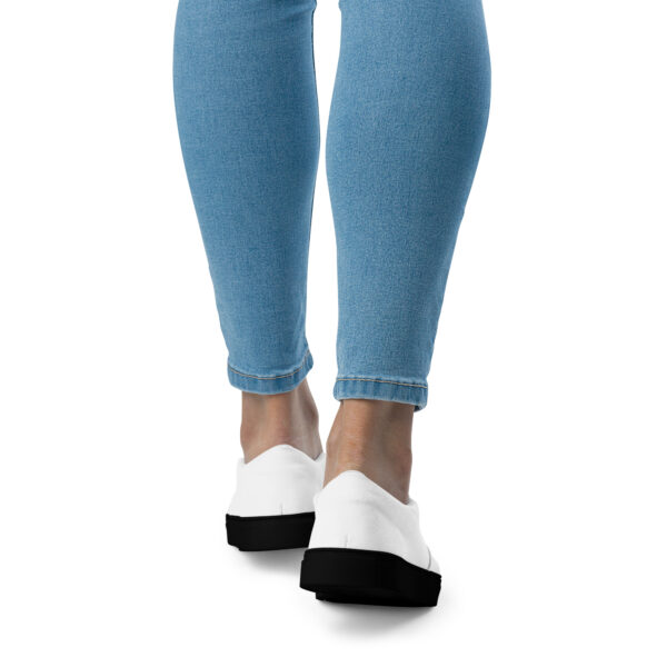 Women’s slip-on canvas shoes